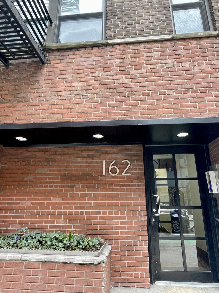 East 55th Street - Photo 9
