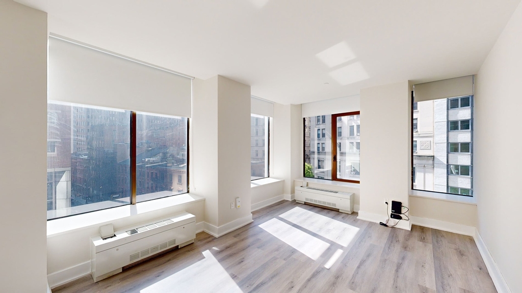 10 Hanover Square - Photo 2