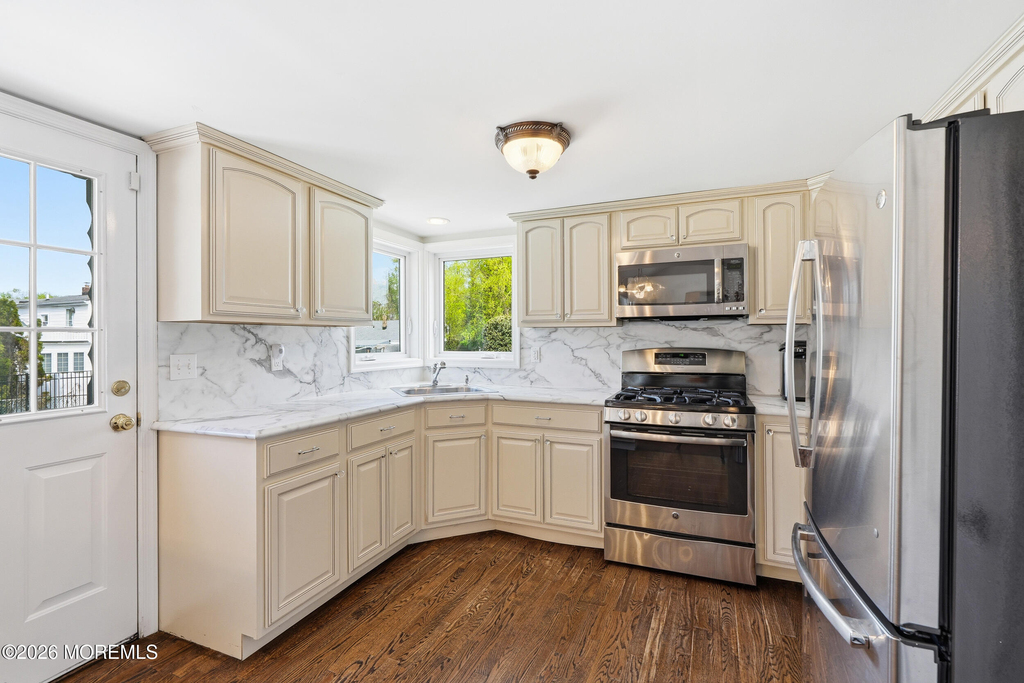 4 Cheryl Drive - Photo 9