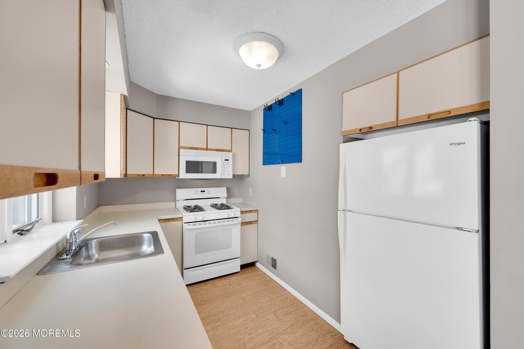 2230 Bridge Avenue - Photo 8