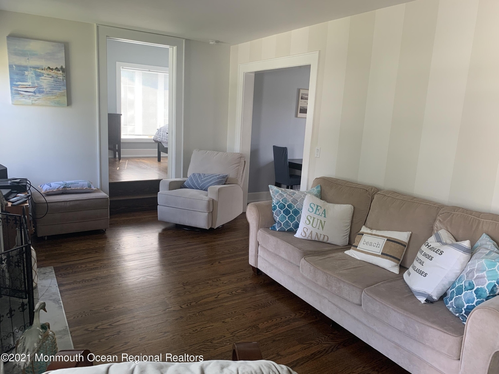 245 Monmouth Boulevard - Photo 3