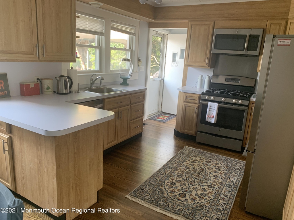 245 Monmouth Boulevard - Photo 5