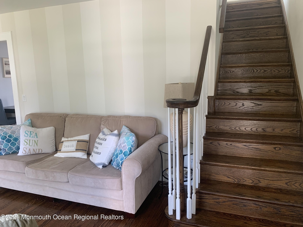 245 Monmouth Boulevard - Photo 4