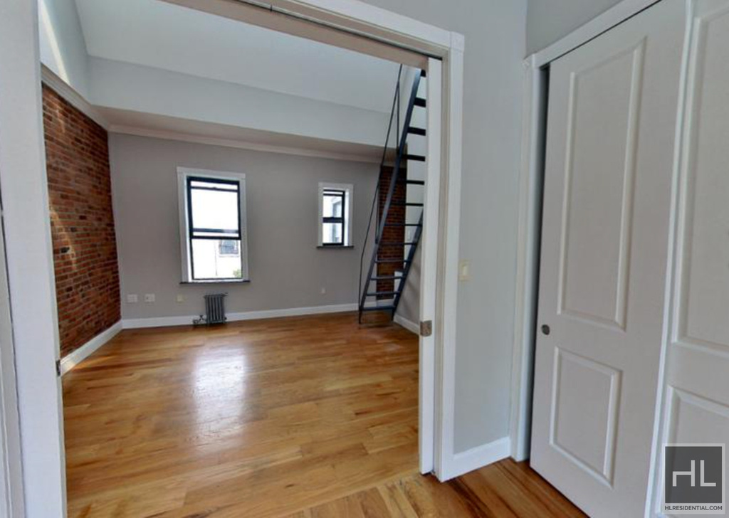 East 100th Street - Photo 1