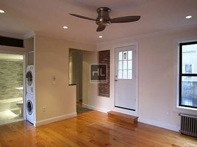 East 100th Street - Photo 3