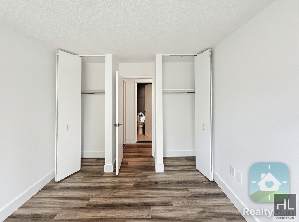 2 Avenue - Photo 1