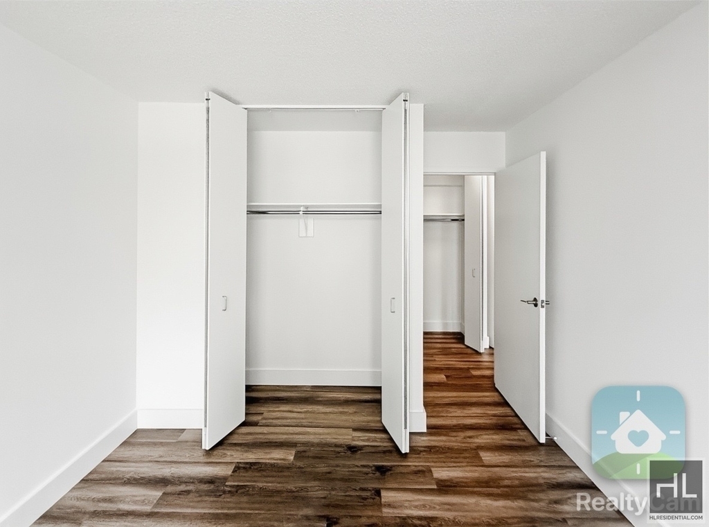 2 Avenue - Photo 3
