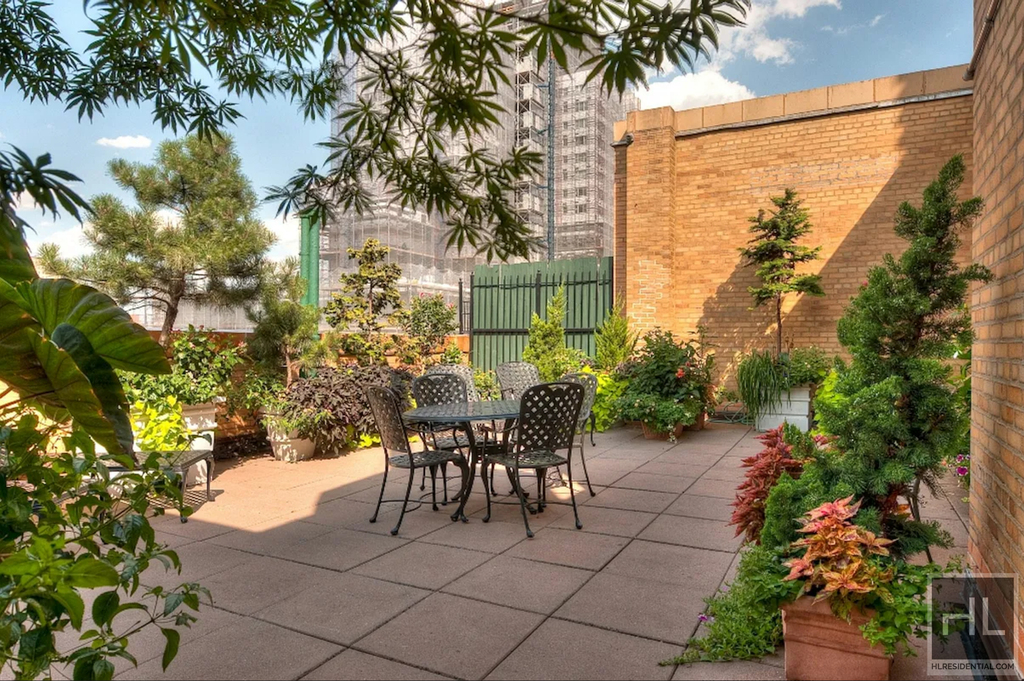 East 68 Street - Photo 0