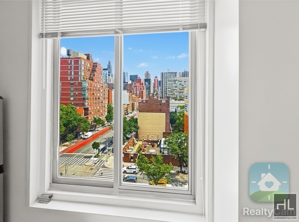 2 Avenue - Photo 1