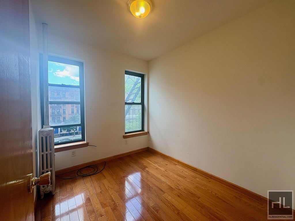 East 14 Street - Photo 1