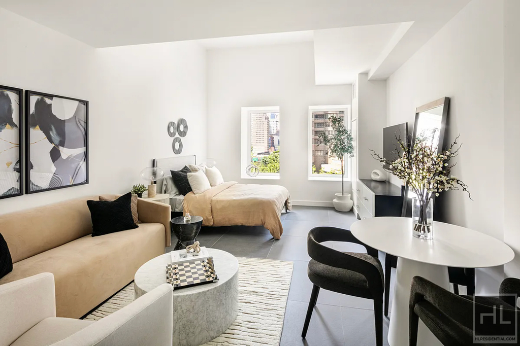 1st Avenue - Photo 0