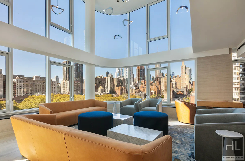 1st Avenue - Photo 1