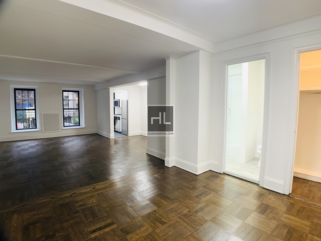 East 38 Street - Photo 1