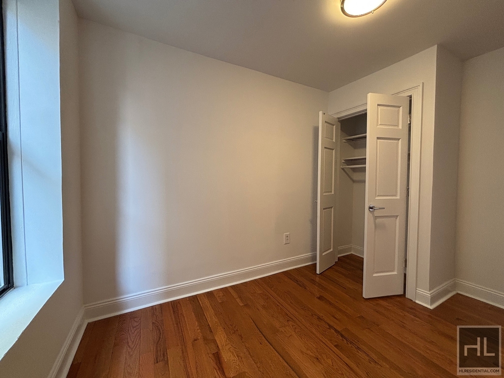 York Avenue - Photo 4