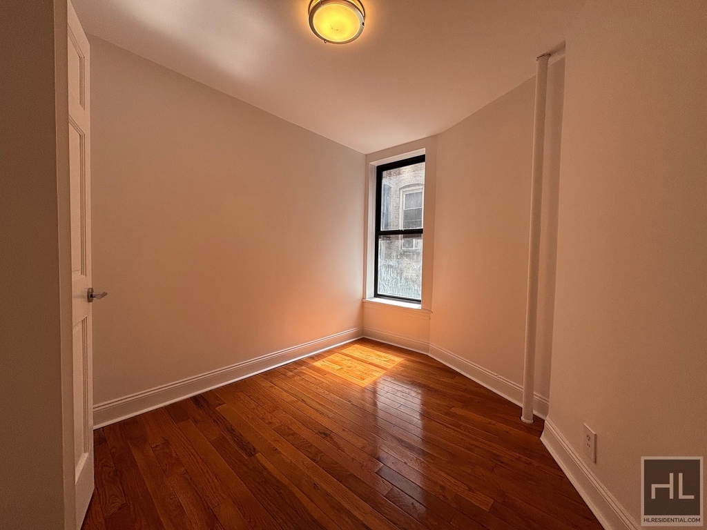 York Avenue - Photo 6
