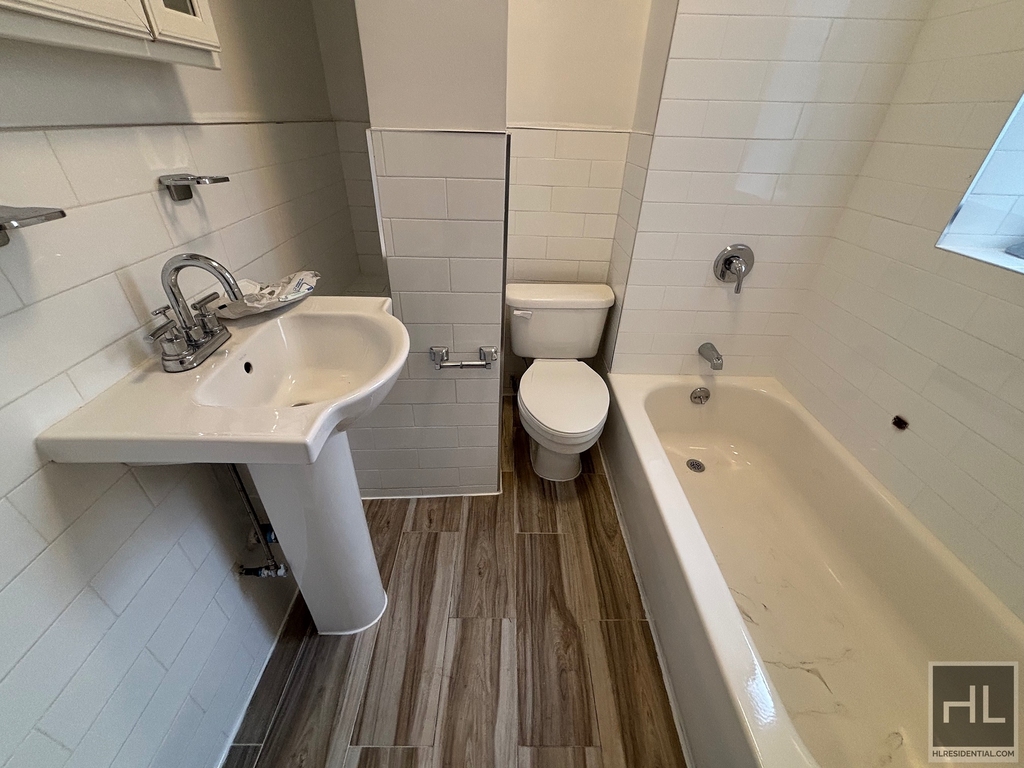 York Avenue - Photo 2