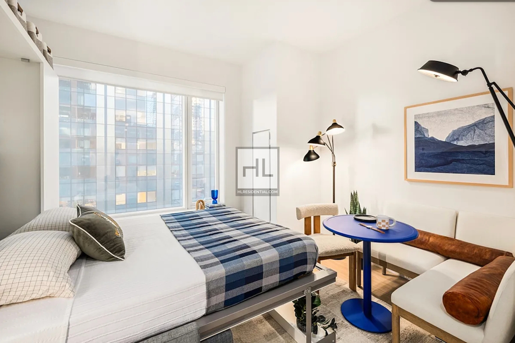 10th Avenue - Photo 1