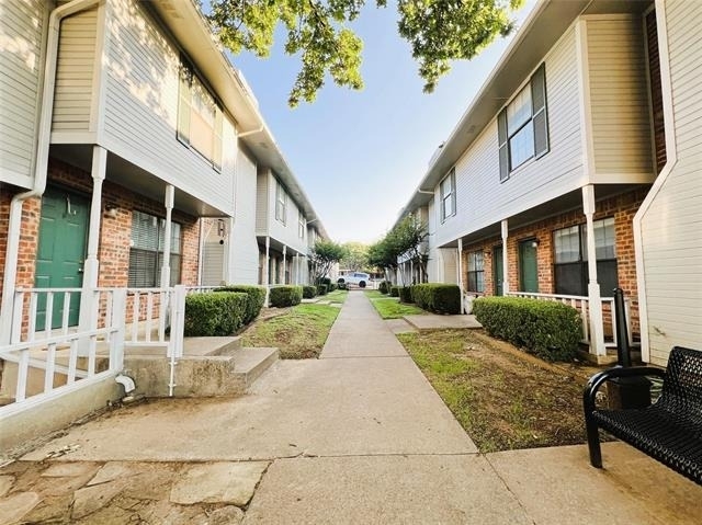 929 W Hickory Street - Photo 1