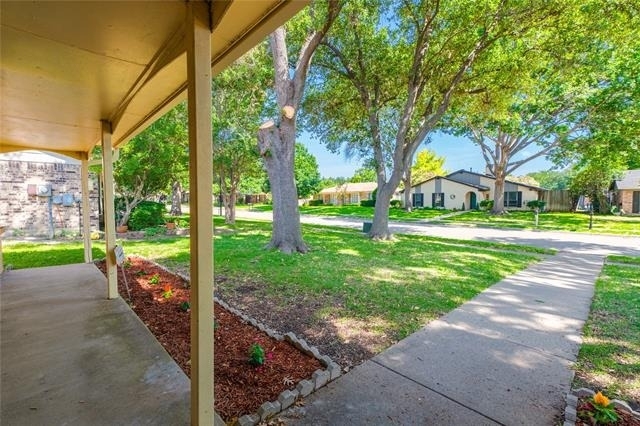 1506 Trowbridge Street - Photo 2