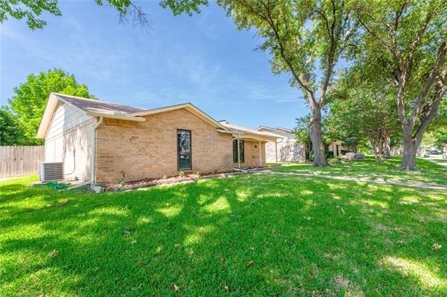 1506 Trowbridge Street - Photo 0