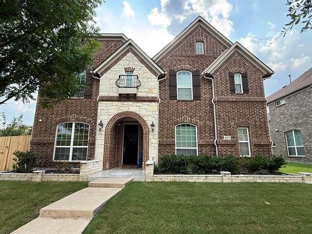 5613 Alpenrose Avenue - Photo 0