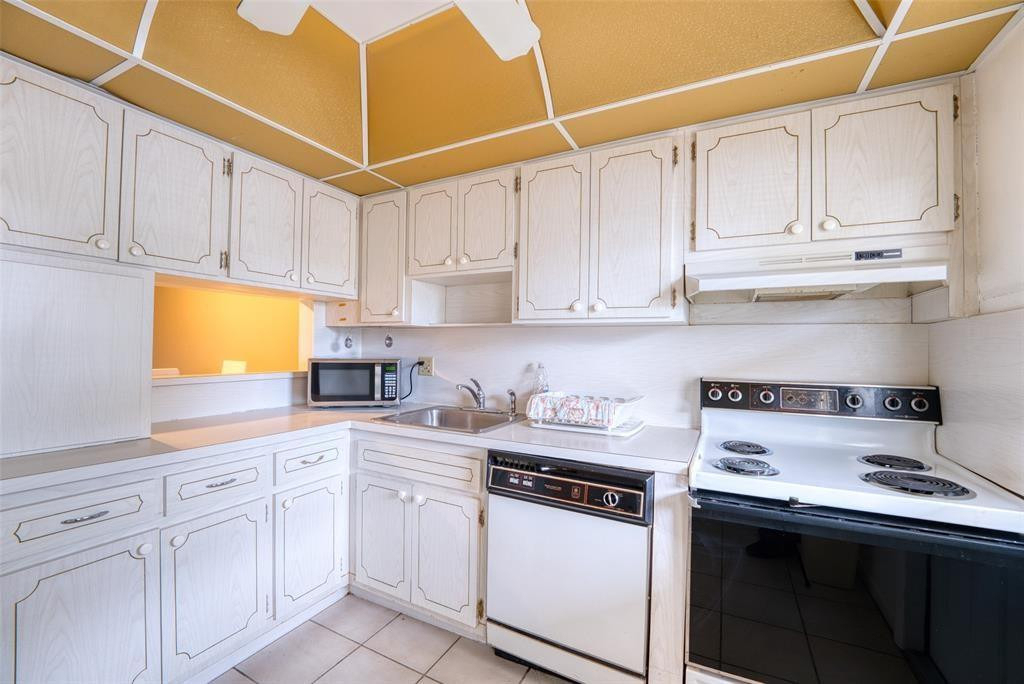 4700 Washington Street - Photo 2