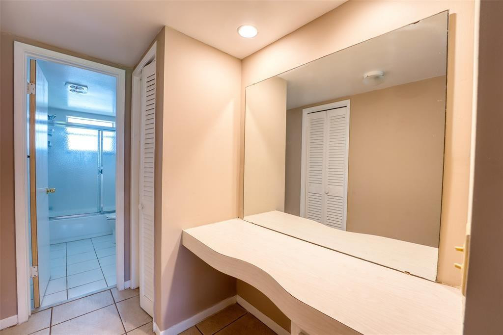 4700 Washington Street - Photo 8