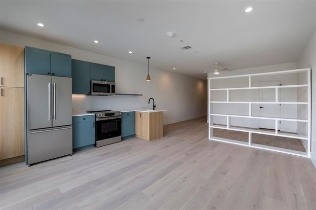 309 W Daggett Avenue - Photo 0