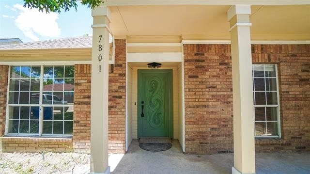 7801 Estates Way - Photo 1