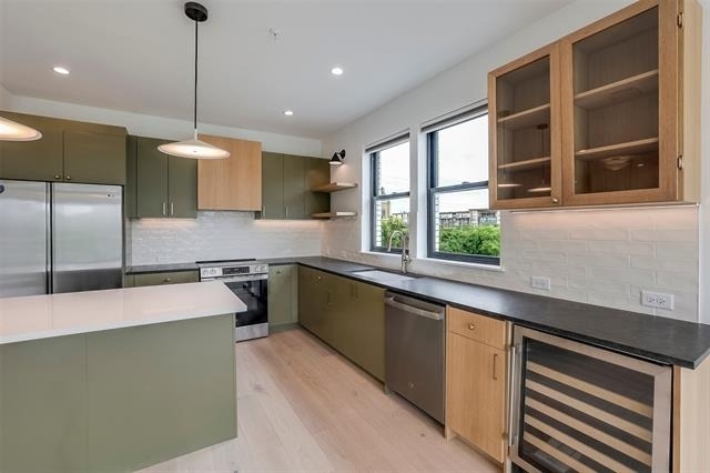 309 W Daggett Avenue - Photo 2