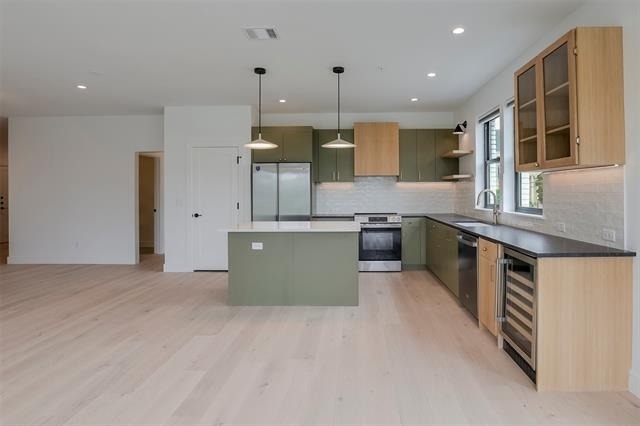 309 W Daggett Avenue - Photo 3
