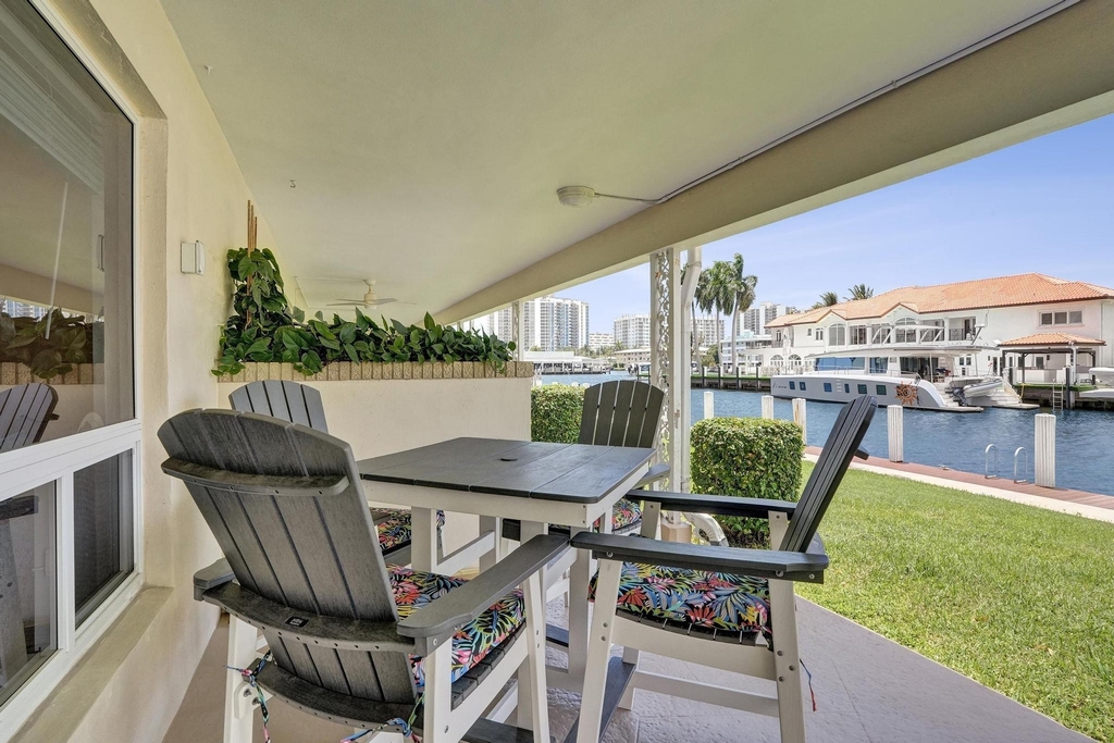 2866 Ne 30th Street - Photo 2
