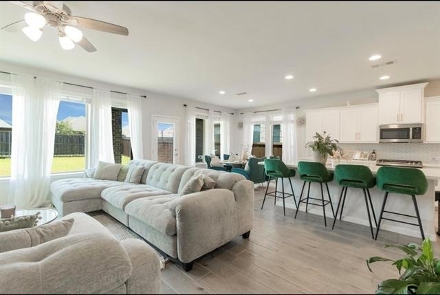 2016 Croftbank Street - Photo 2