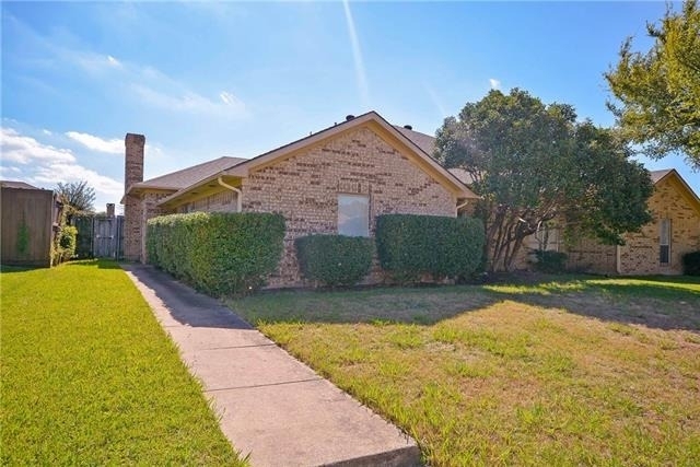 1104 Wimbledon Lane - Photo 0