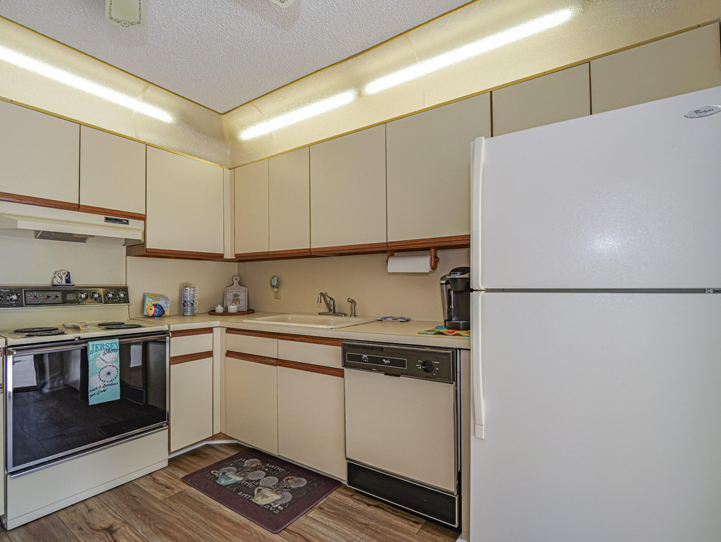 340 S Waverly Place - Photo 12