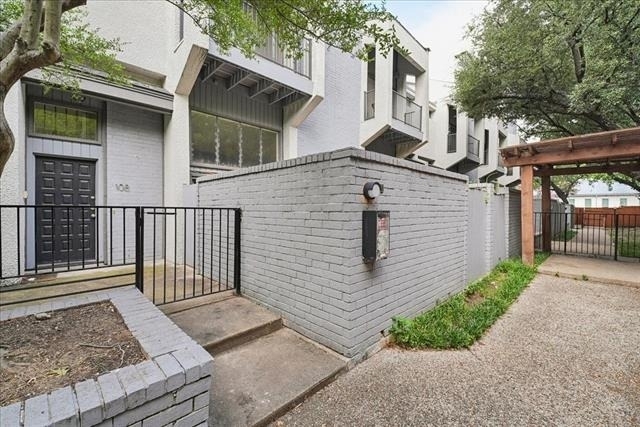 3618 Gillespie Street - Photo 0