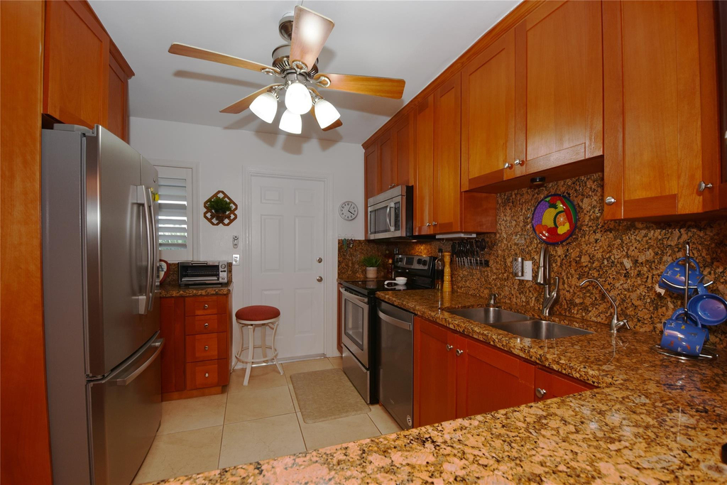 3111 Ne 51st Street - Photo 6