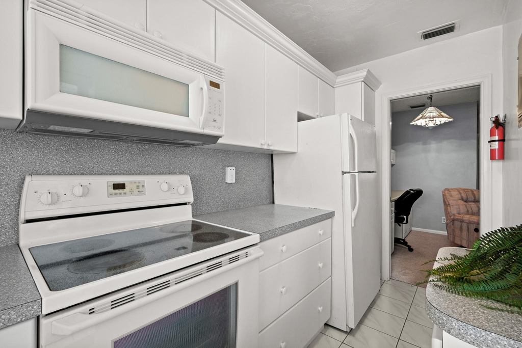 2100 Ne 38th Street - Photo 14