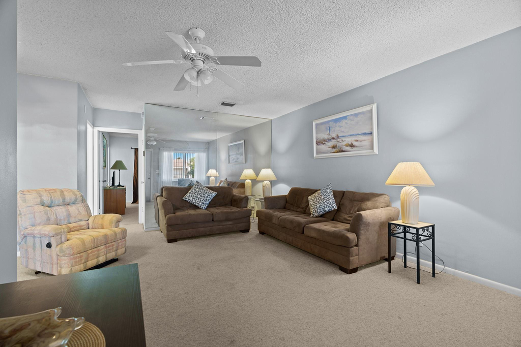 2100 Ne 38th Street - Photo 2