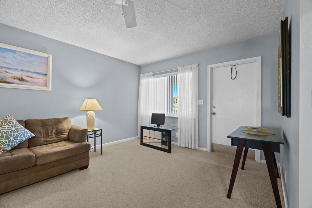 2100 Ne 38th Street - Photo 3