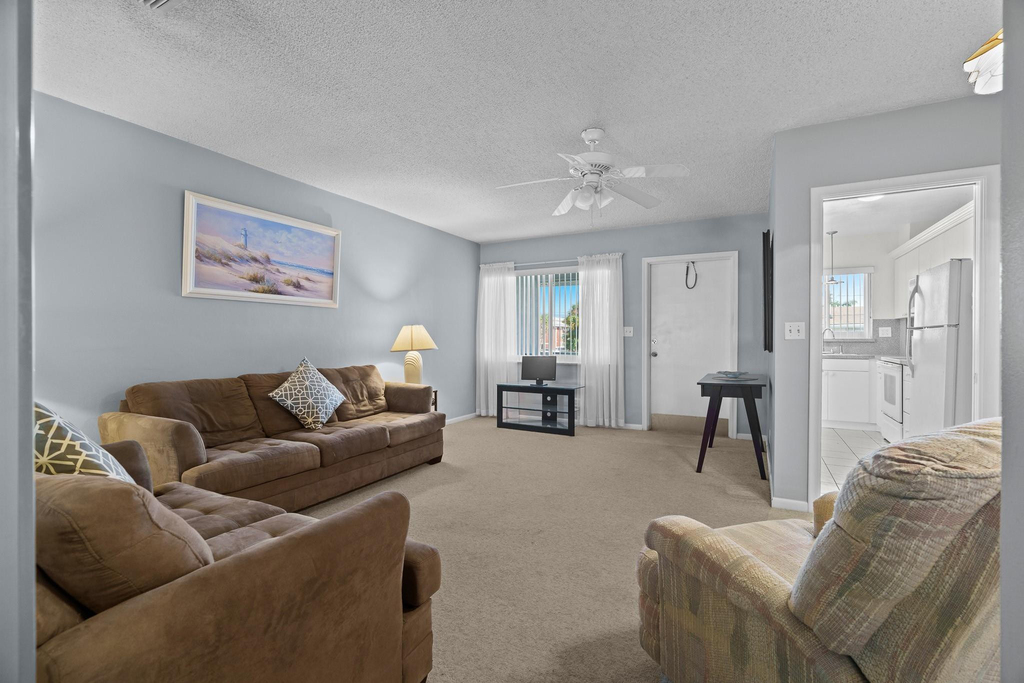 2100 Ne 38th Street - Photo 4