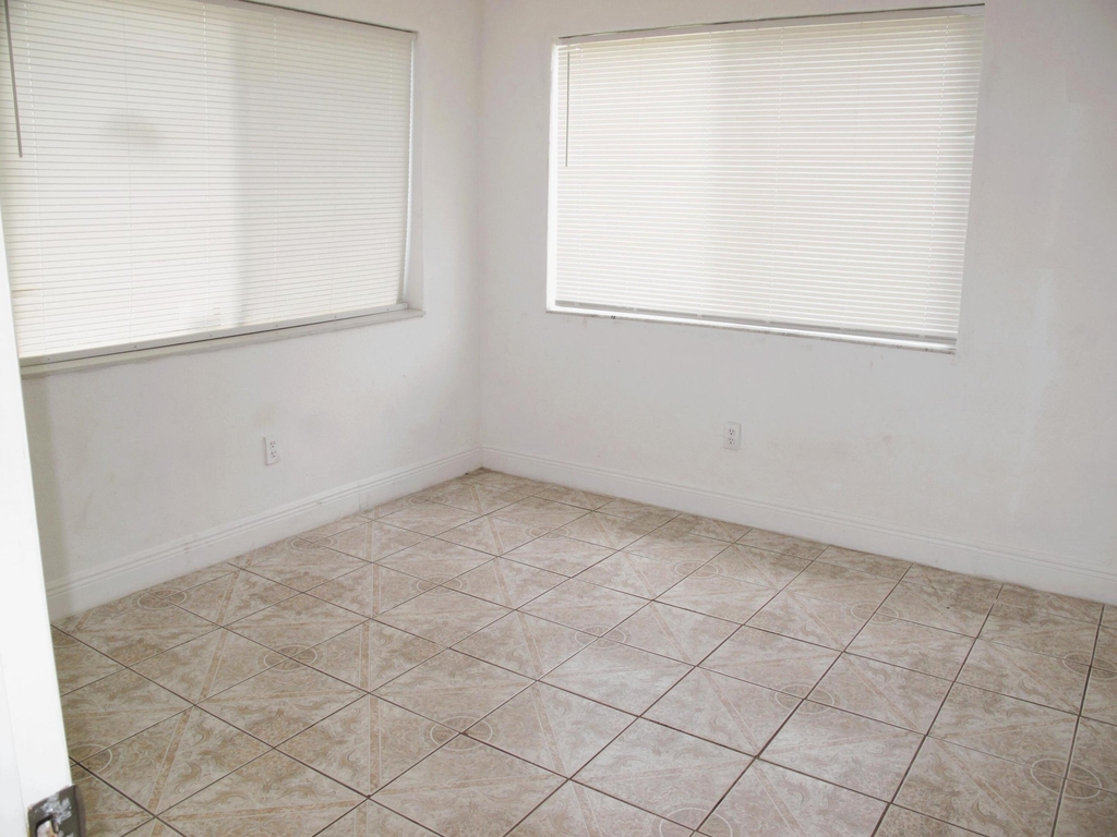 340 Nw 6th Street - Photo 8