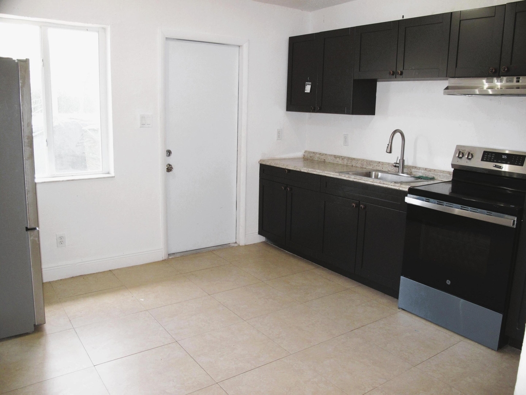 340 Nw 6th Street - Photo 14