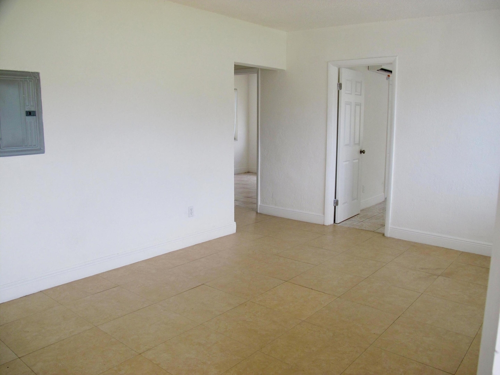 340 Nw 6th Street - Photo 3