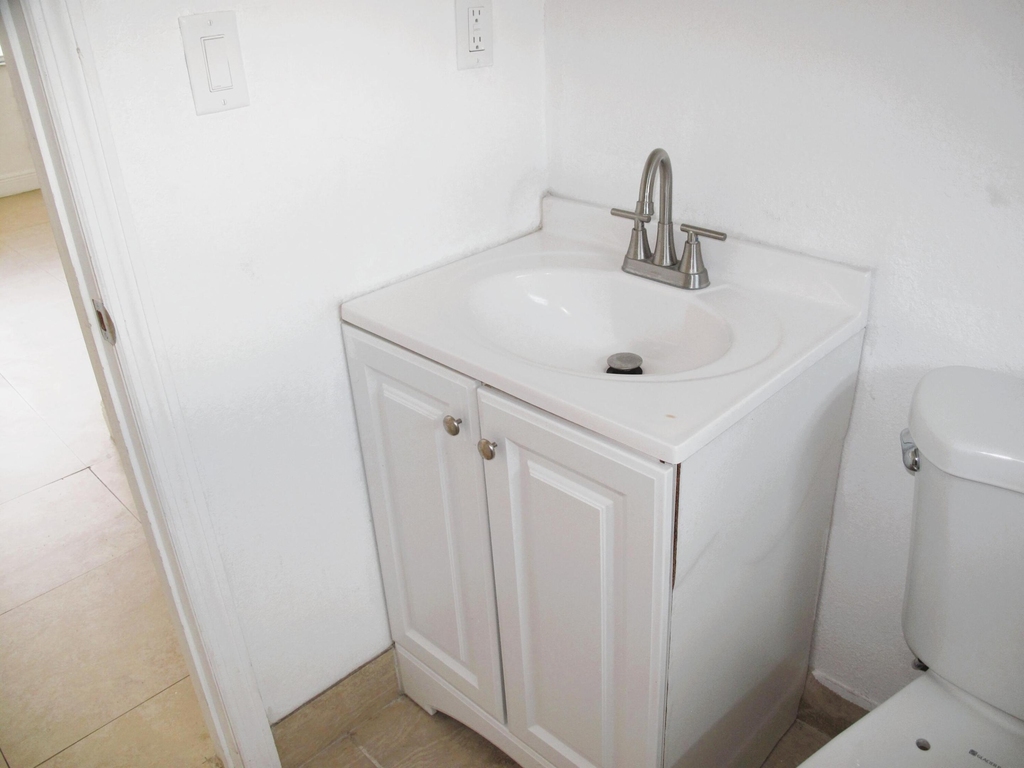 340 Nw 6th Street - Photo 11