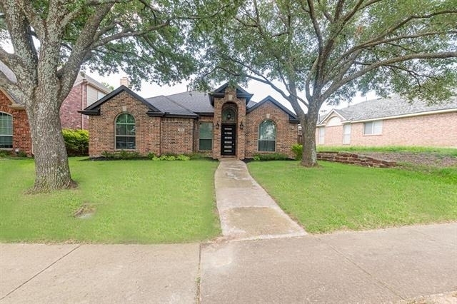 875 Shores Boulevard - Photo 2
