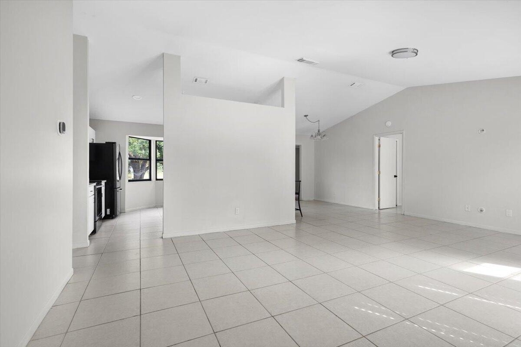 1097 Sw Mcdevitt Avenue - Photo 4
