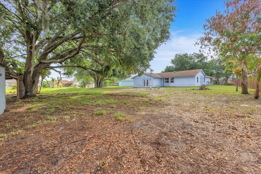 1097 Sw Mcdevitt Avenue - Photo 3