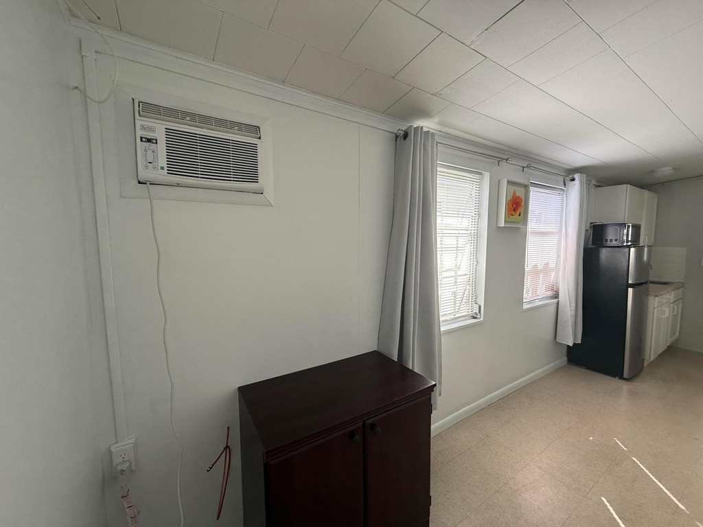 605 E Coast Avenue - Photo 2