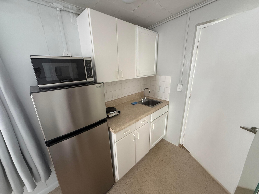 605 E Coast Avenue - Photo 8